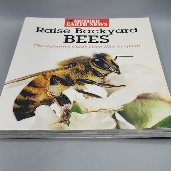 Raise Backyard Bees The Definitive Guide from Hive to Spoon Mother Earth News PB - Picture 12 of 12